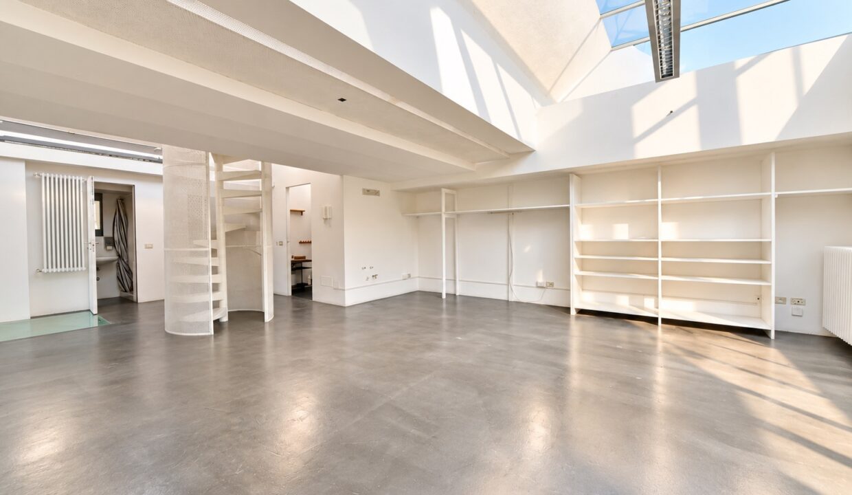 Loft moderno inondato di luce