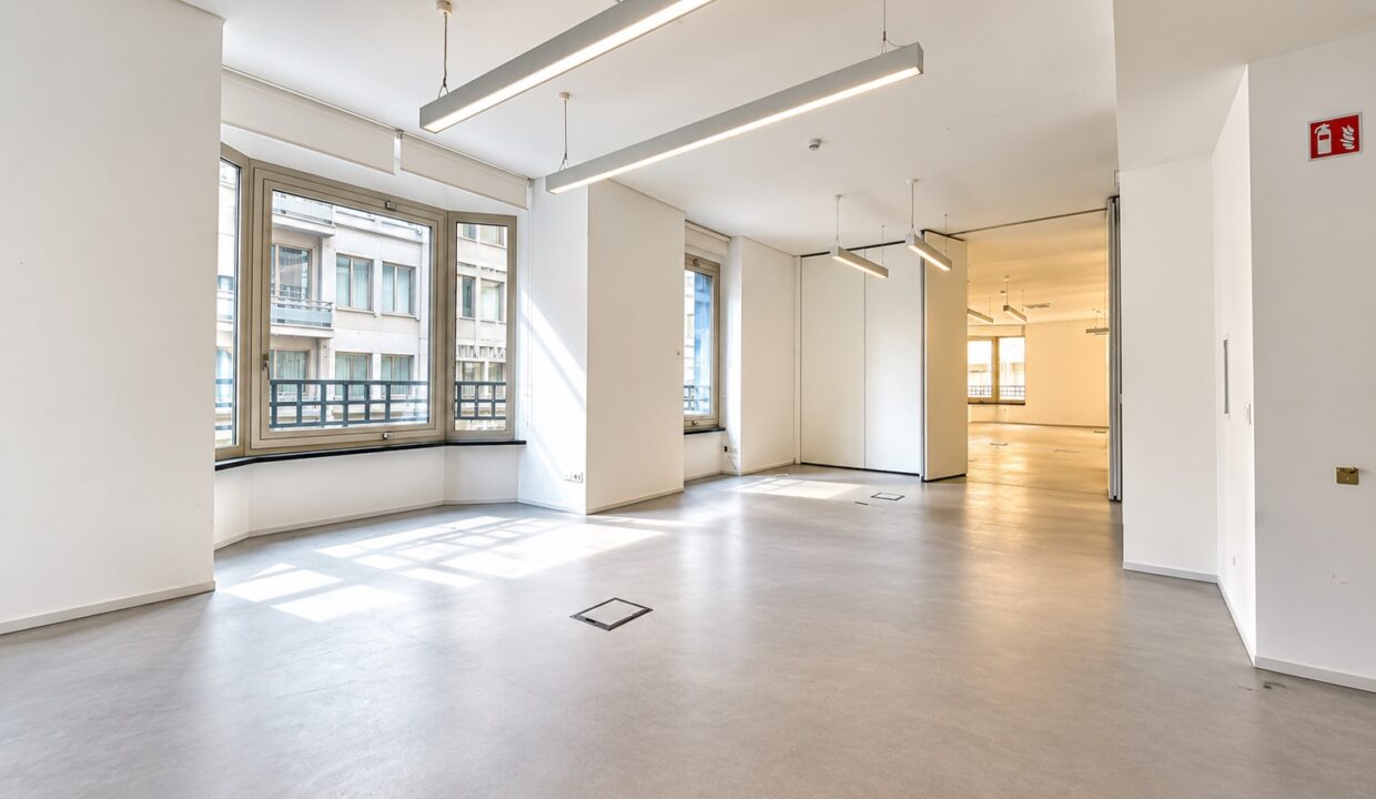 Loft Commerciale Moderno e Luminoso