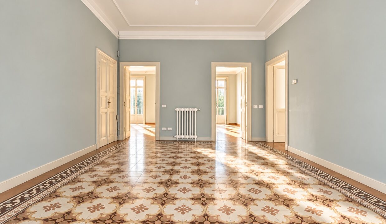 Salone classico con pavimento decorato